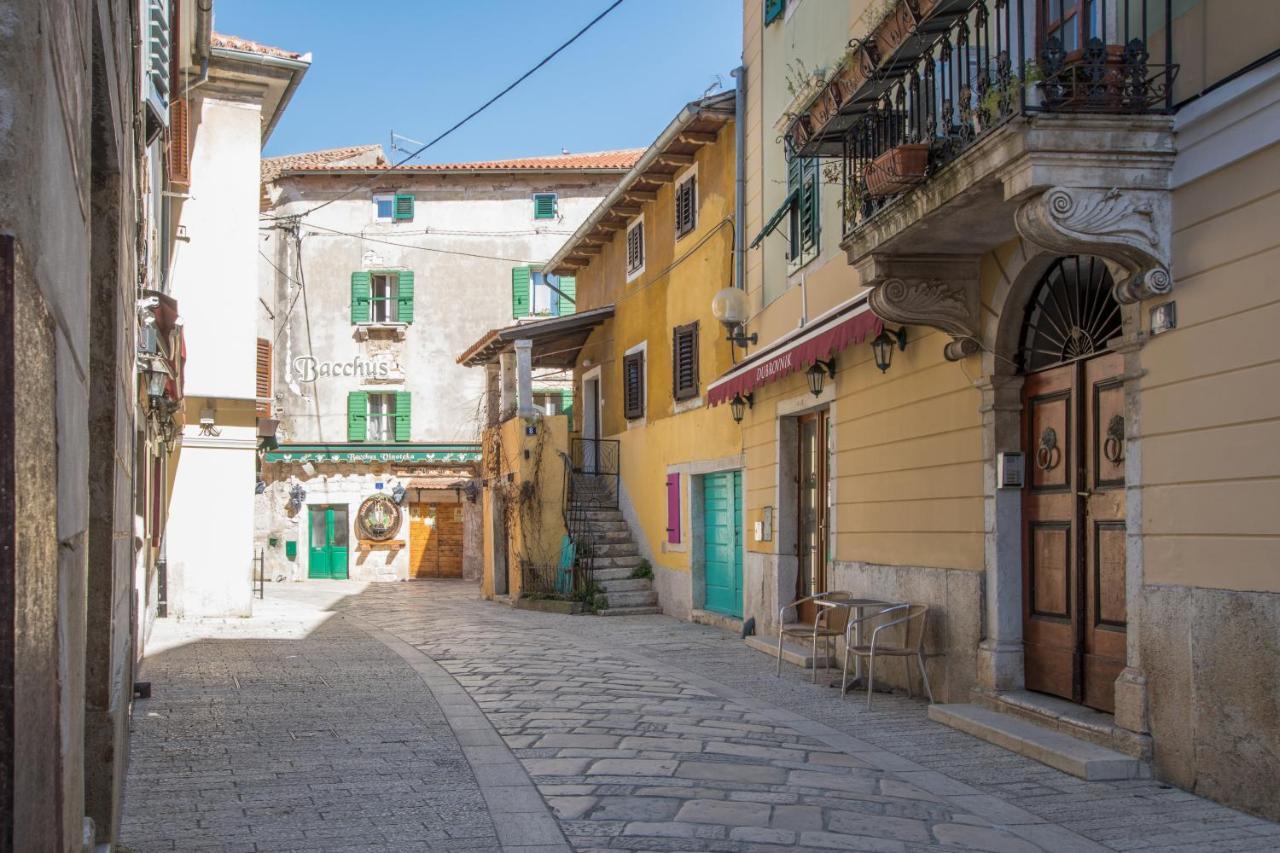 Historic Old Town With The View In Town Apartman *