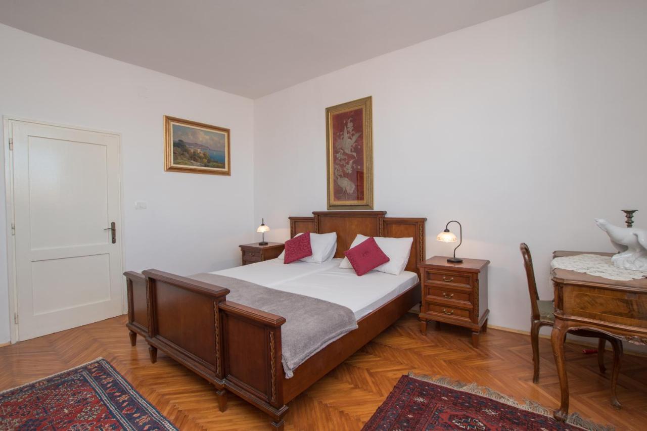 Historic Old Town With The View In Town Apartman