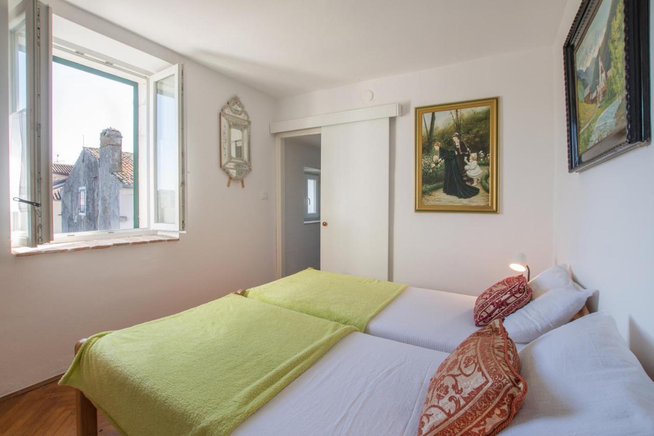 Historic Old Town With The View In Town Apartman